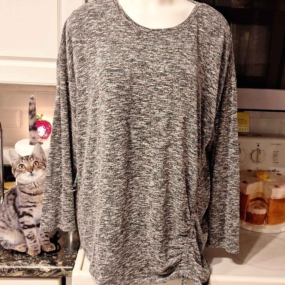 A womens Design History stretch top size XXL